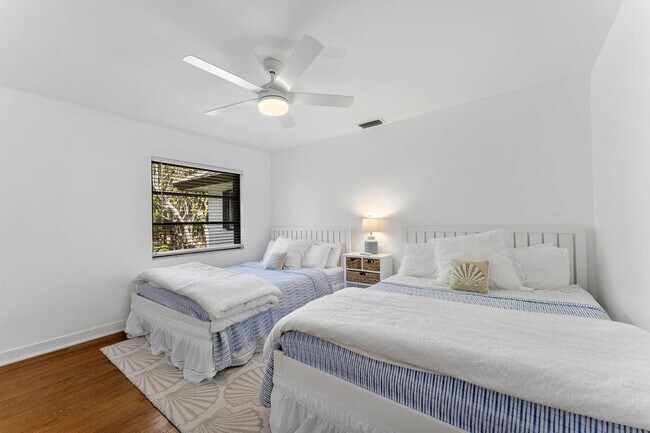 Building Photo - 150 Lucina Dr