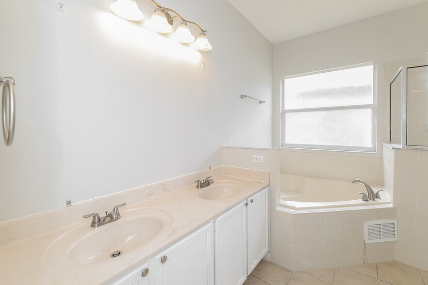 Building Photo - 243 Anson Dr