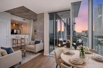 Building Photo - 777 N Ashley Dr