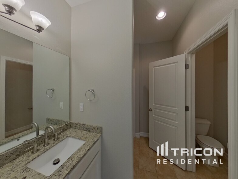Building Photo - 6697 Cottonwood Tree Dr