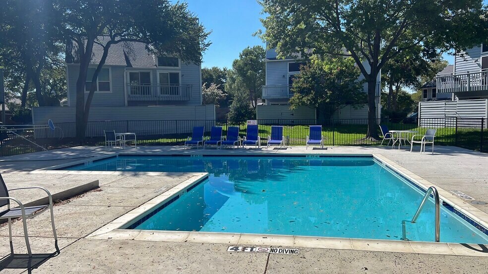 Pool - 631 Cimarron Trl