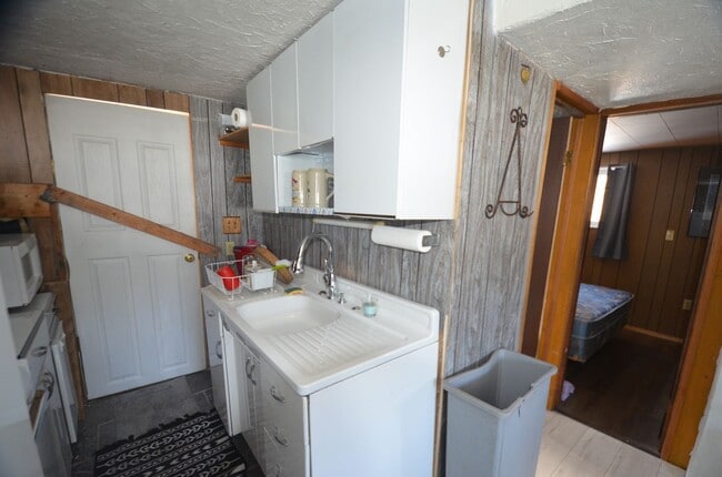 Building Photo - 20 Minutes to Breckenridge! Wood burning f...