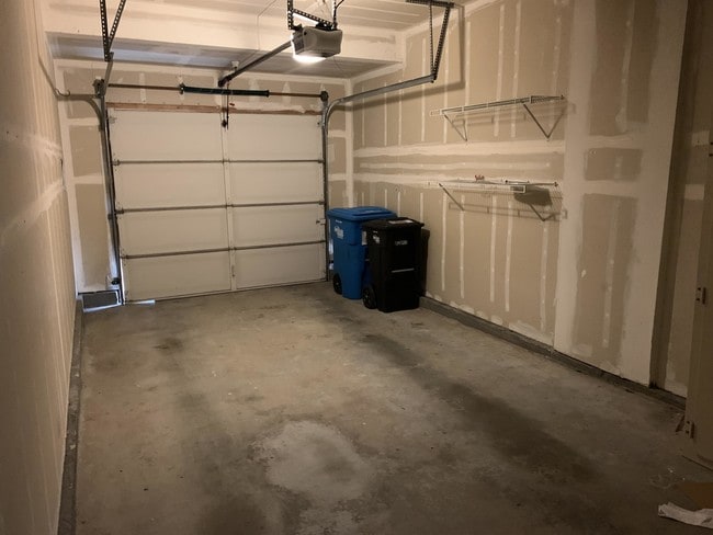 Building Photo - 563 Shoal Cir