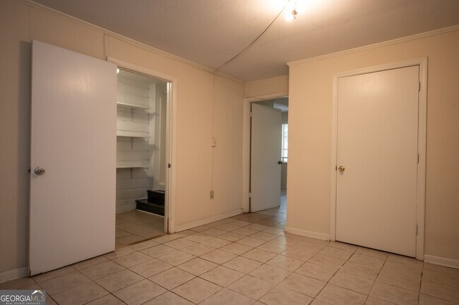 Building Photo - 175 Habersham Way