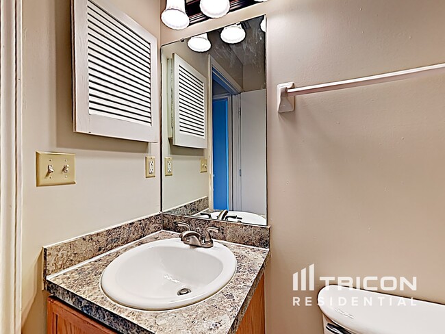 Building Photo - 3424 International Village Dr W