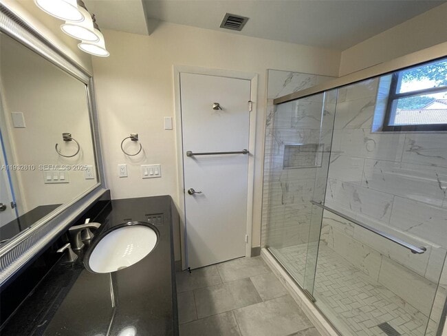 Building Photo - 16606 Greens Edge Cir