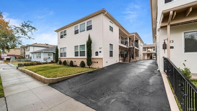 Building Photo - 107 N 1st St