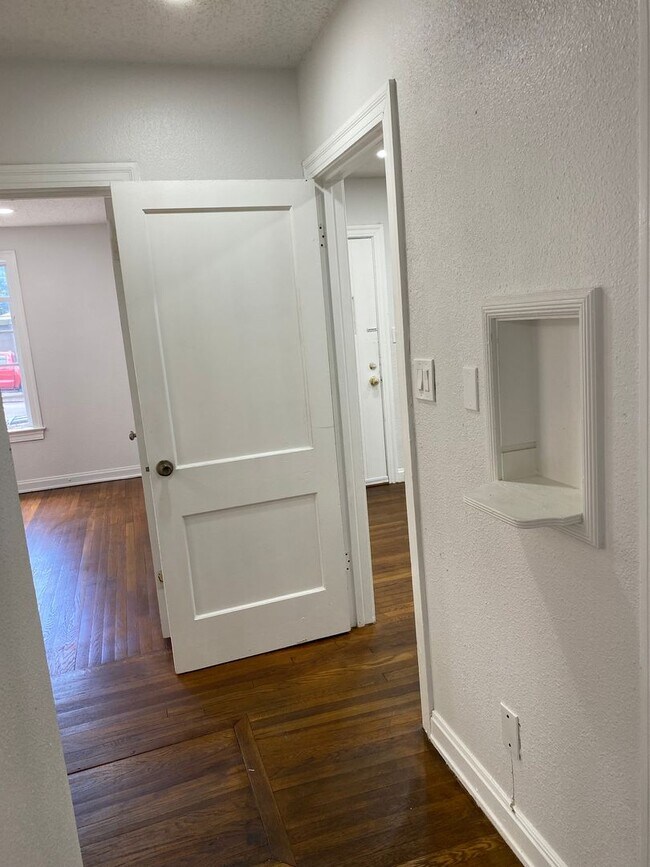 Building Photo - UT PRE LEASE: Charming 3 bed / 2 bath Hous...