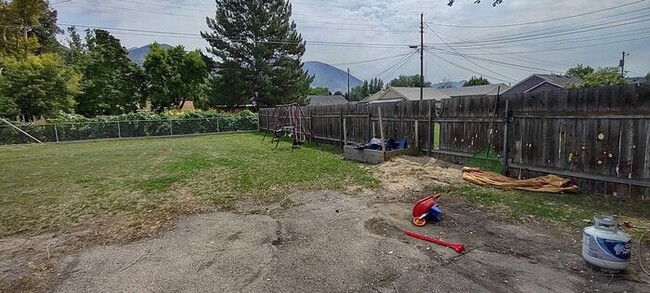 Building Photo - Quaint Provo Basement Apartment w lots of ...