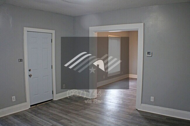 Building Photo - 419 Alberta St