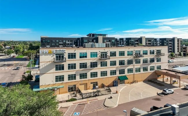 Building Photo - 415 E Pikes Peak Ave
