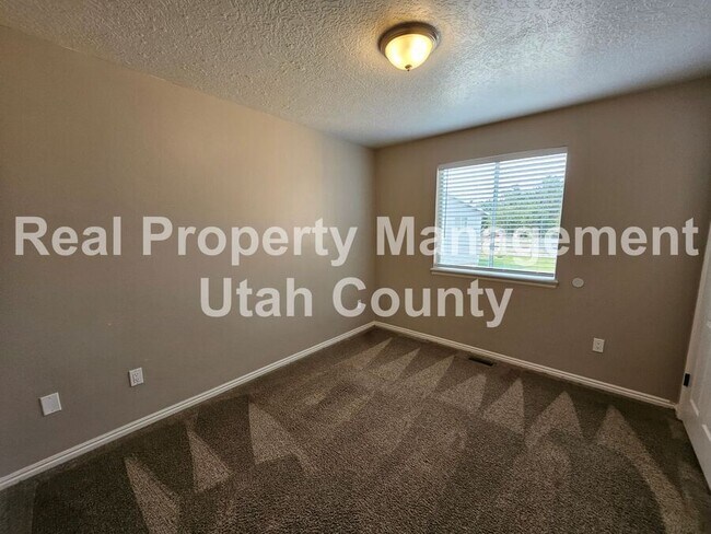 Building Photo - 81 S 220 W St