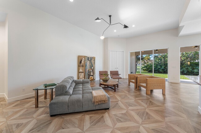 Building Photo - 8308 Rosalie Ln