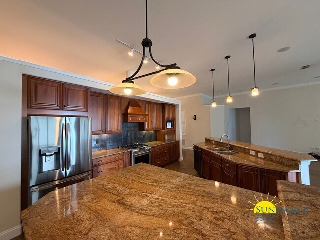 Building Photo - 249 Beachview Dr NE