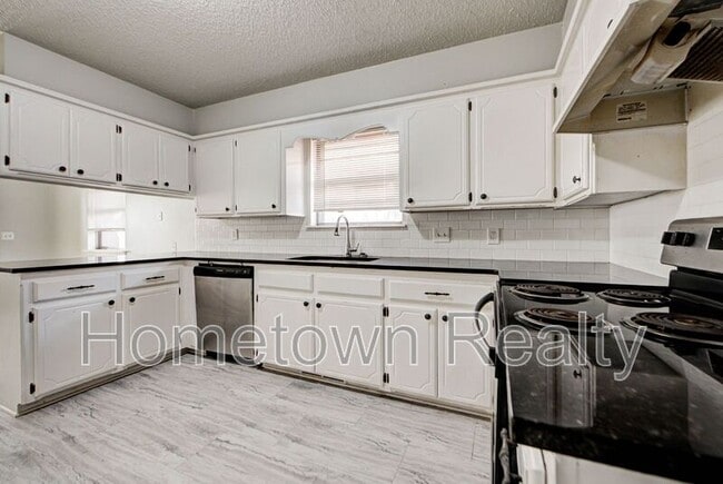 Building Photo - 605 W Clarke St