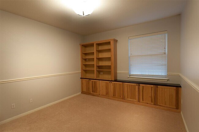 Building Photo - 14305 Broadwinged Hawk Dr