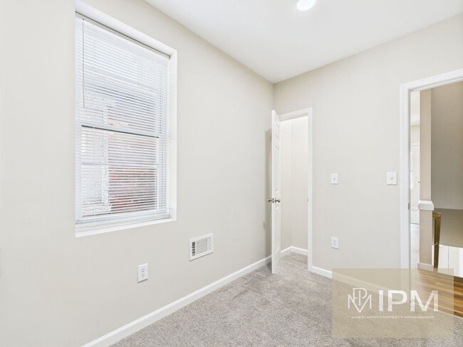 Building Photo - Available Now! Charming 3 Bedroom, 2 Bath ...