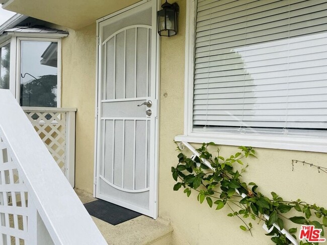 Building Photo - 3227 Bennett Dr