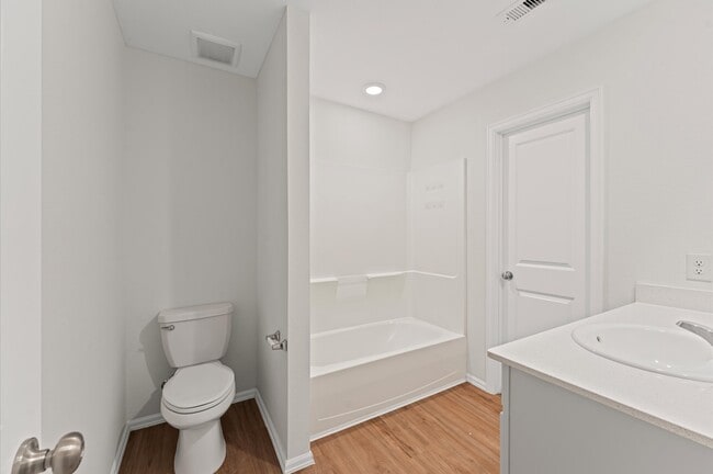 Building Photo - 347 Riverwood Village Ln