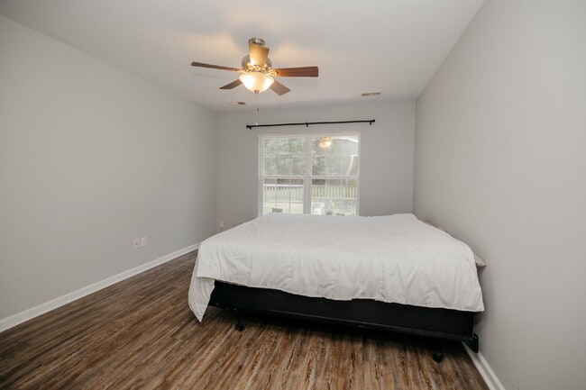 Building Photo - Charming 3-Bedroom Goose Creek Home with Attached Garage