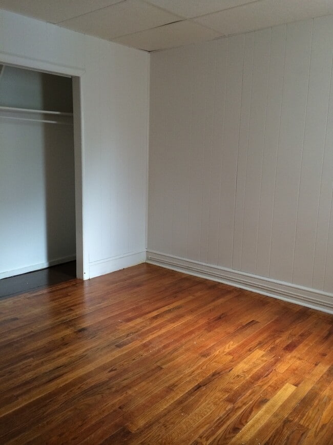 Building Photo - Spacious 3 Bedroom Apartment in East York City SD
