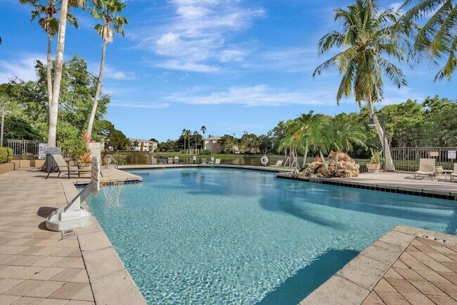 Building Photo - 1700 Crestwood Ct S