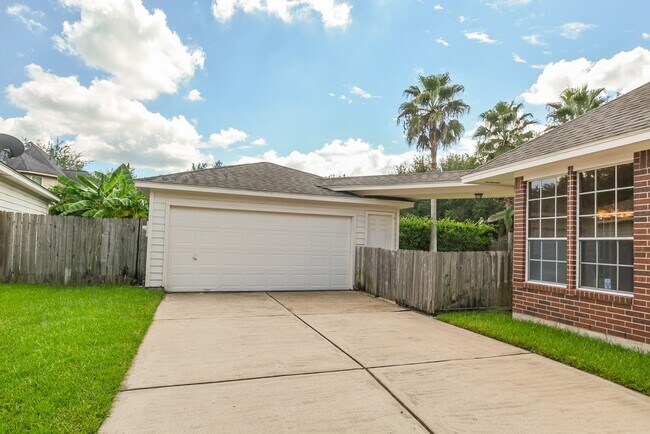 Building Photo - 17415 Fountainview Cir