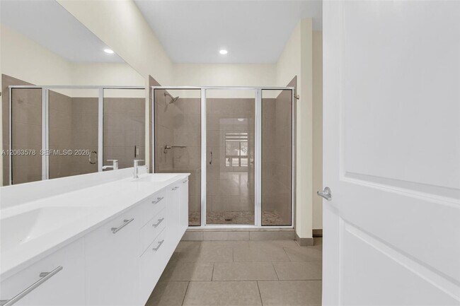 Building Photo - 8167 NW 41st St