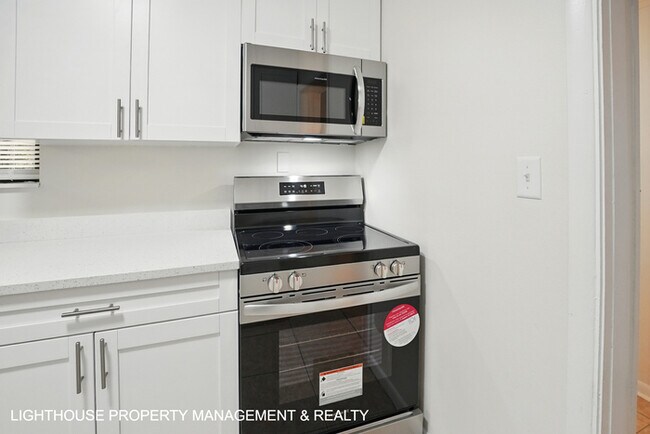 Building Photo - Stunning, Fully Renovated 4 Bed/2 bath Home!