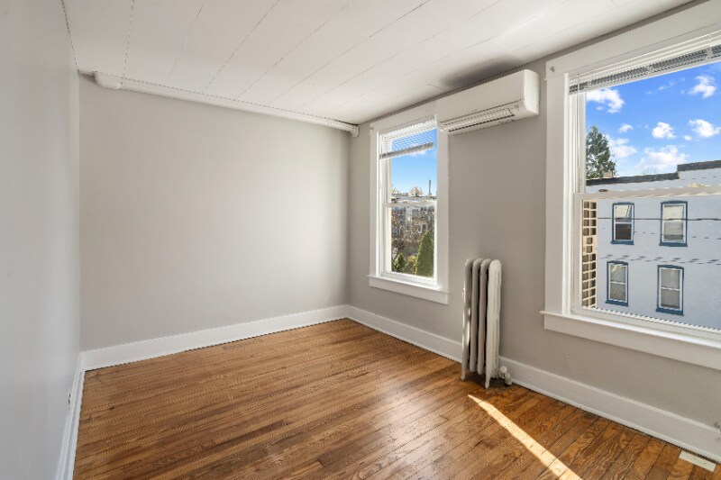 Building Photo - 3710 Chestnut Ave