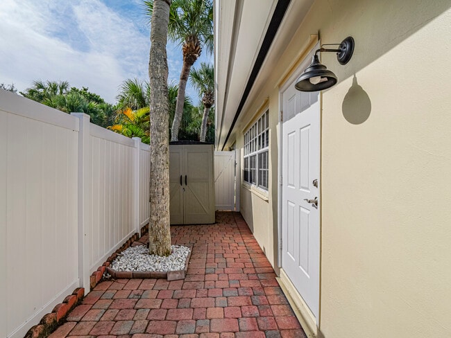 Building Photo - 922 Pirate Cove Ln