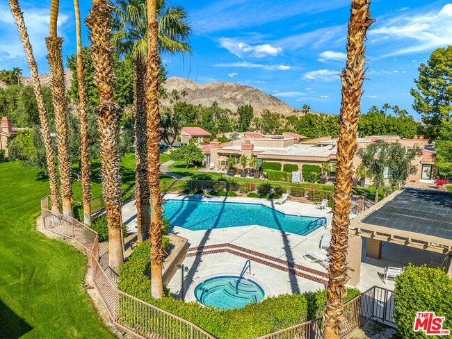 Building Photo - 72417 Rolling Knoll Dr