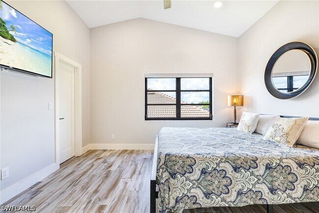 Building Photo - 1911 SE 32nd Terrace