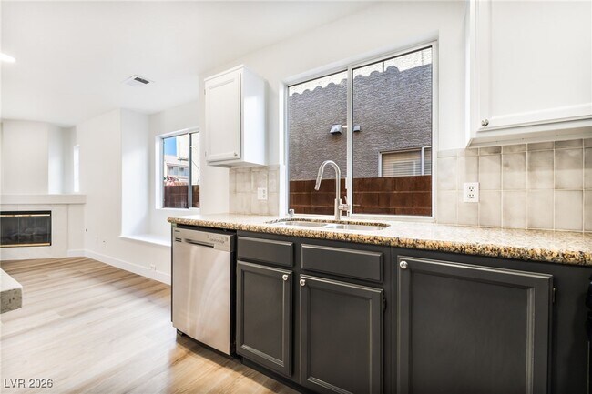 Building Photo - 1813 Navajo Lake Way