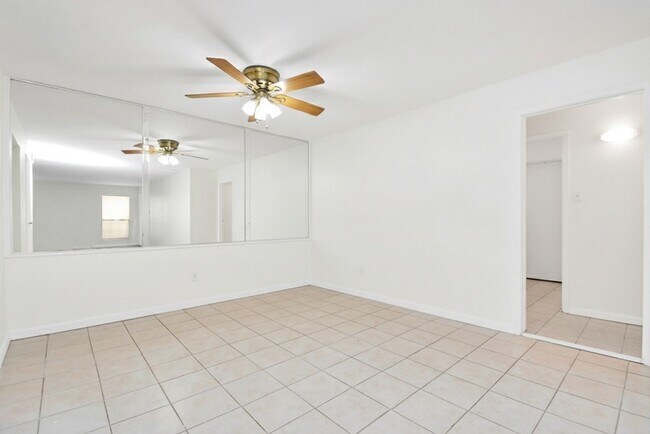 Building Photo - 7400 Bellerive Dr