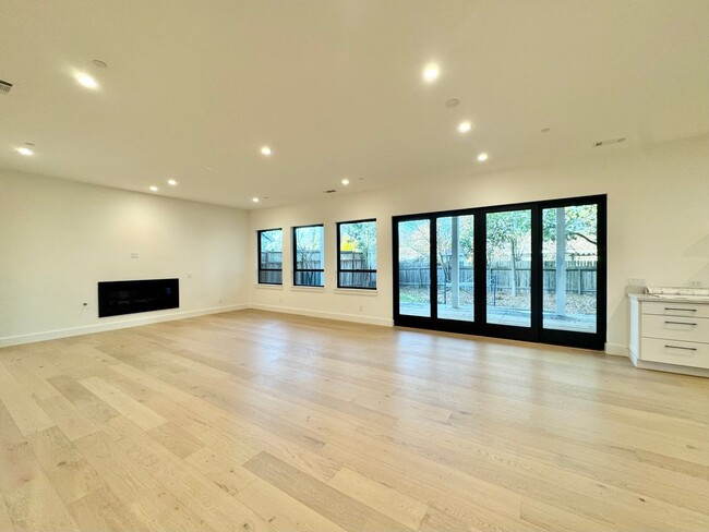 Building Photo - 2023 Built Custom Napa 3 Bedrooms, 3 1/2 B...