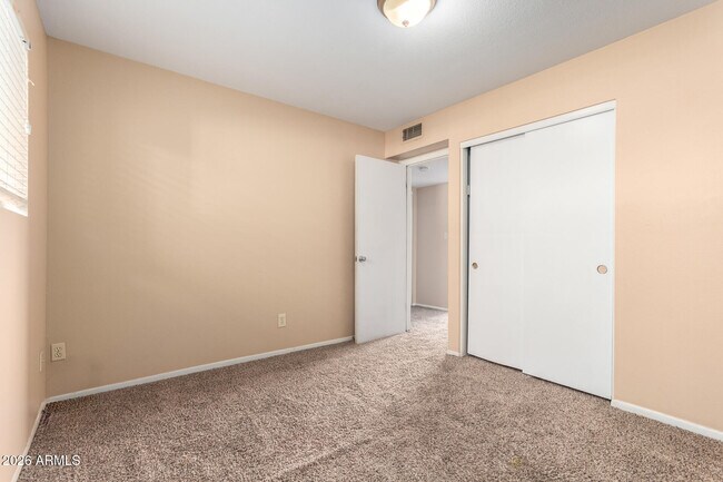 Building Photo - 1890 E Loma Vista Dr