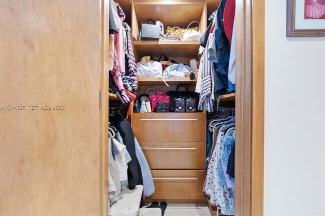 Building Photo - 1800 Sunset Harbour Dr