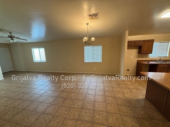 Building Photo - Spacious 4 Bedroom, 2 Bath House for Rent ...