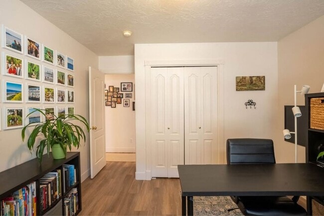 Building Photo - 1912 Oregon Ave