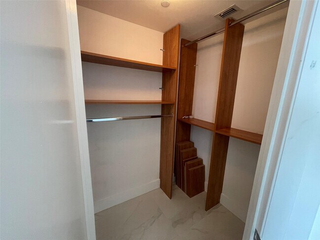 Building Photo - 1830 S Ocean Dr