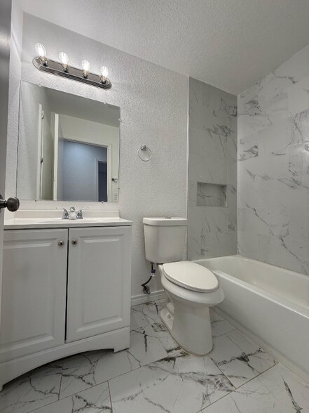 Building Photo - 5522 Crystal Valley St