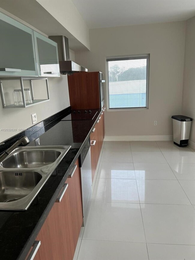 Building Photo - 1650 Brickell Ave