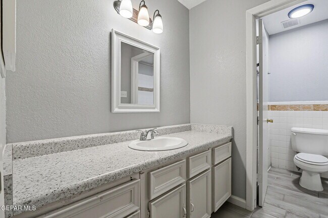 Building Photo - 3911 Quasar Ct