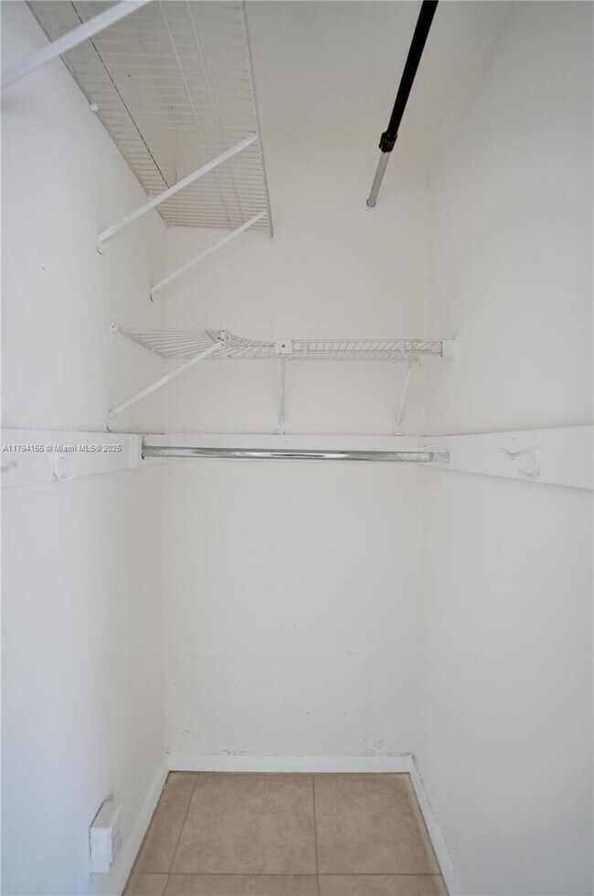 Building Photo - 403 SW 11th Ct