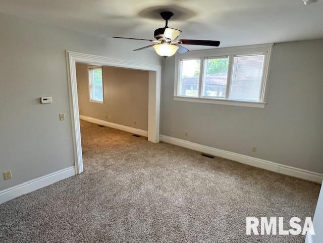 Building Photo - 902 N Sheridan Rd