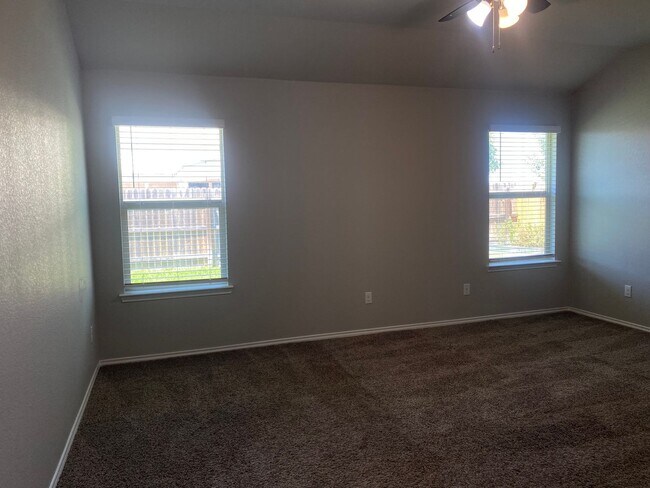 Building Photo - 240 Bethann Dr