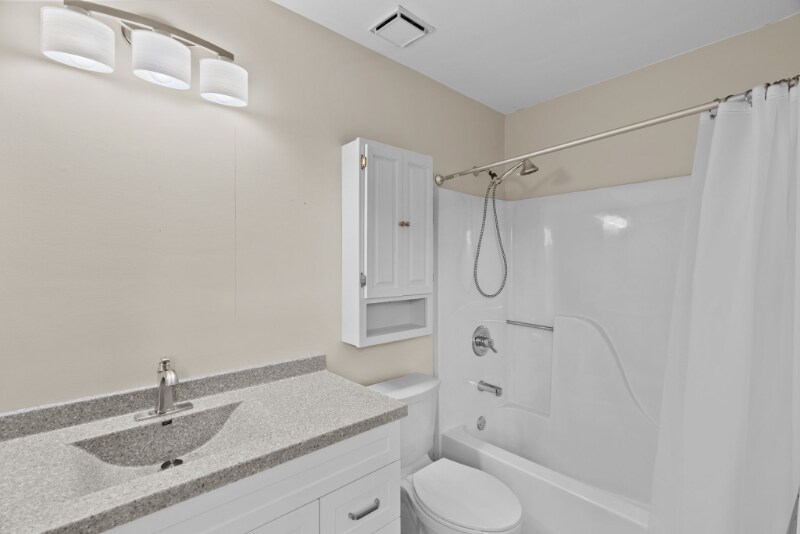 Building Photo - 2 Coachman Ct