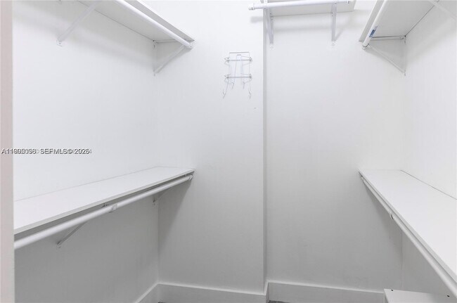 Building Photo - 6061 Collins Ave