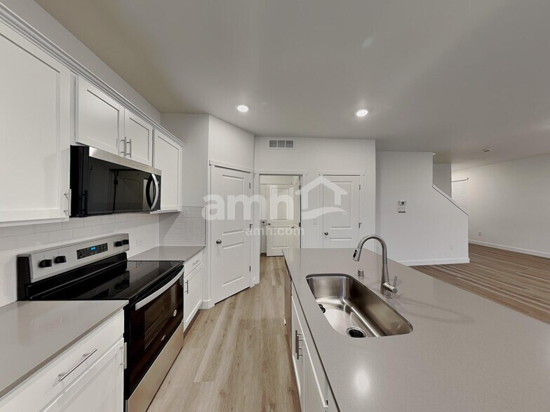 Building Photo - 8560 47th Pl NE